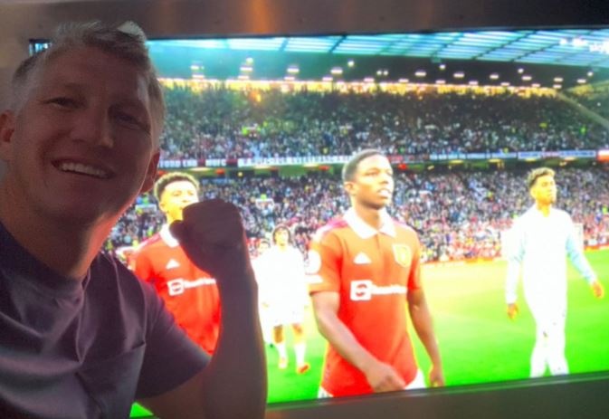 Neville che nhao Carragher anh 1