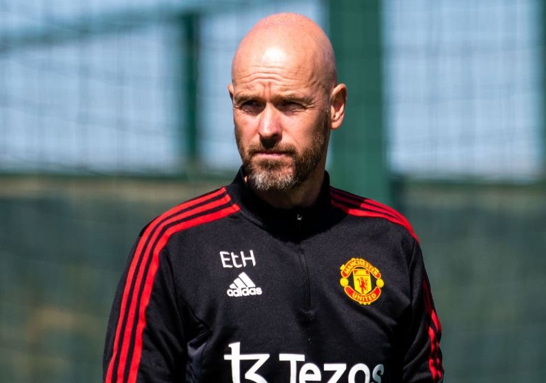 Erik ten Hag chay 13,8 km cung hoc tro truoc tran thang Liverpool hinh anh
