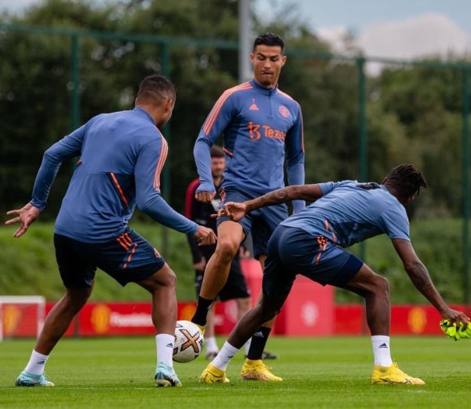 Ten Hag gian Ronaldo anh 1