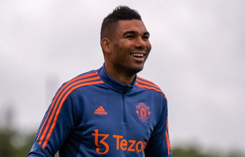 Casemiro 'xau kim' Varane o buoi tap dau tien tai Man United hinh anh