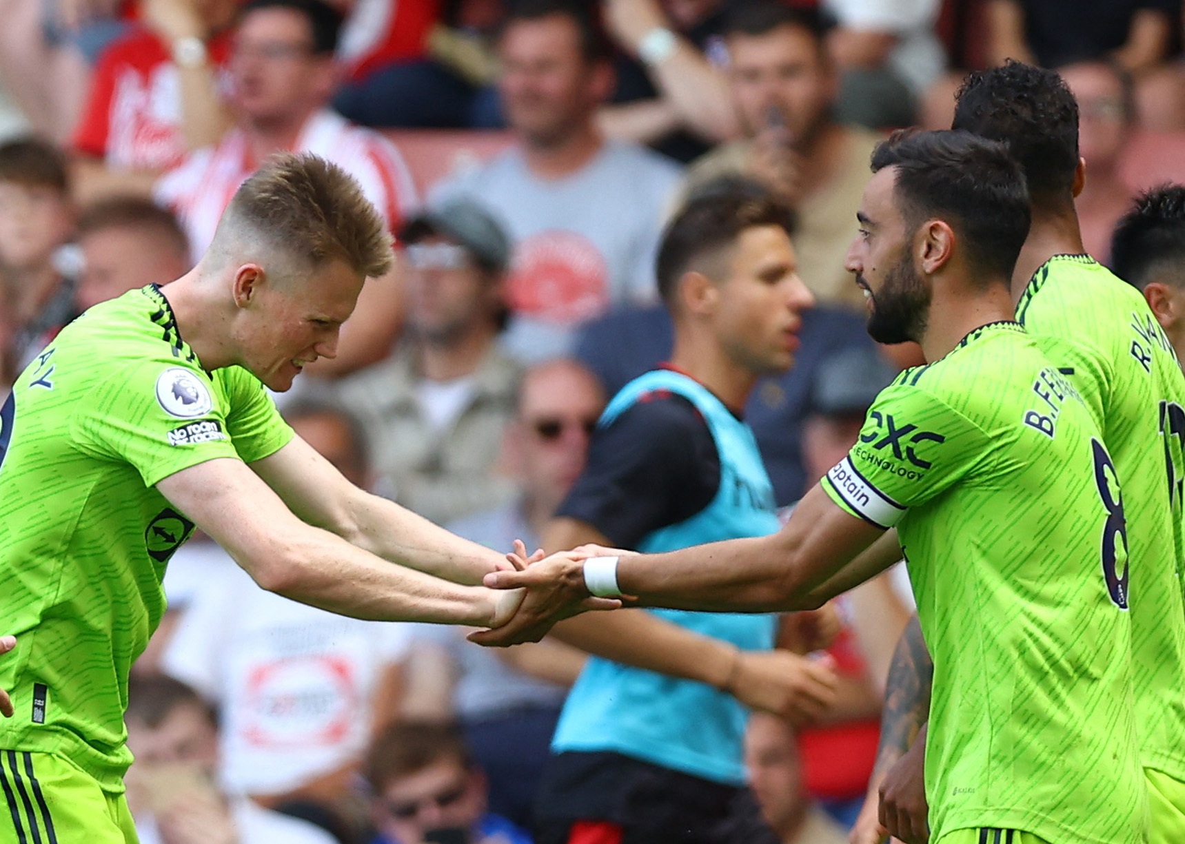 Man United thang tran thu hai lien tiep hinh anh