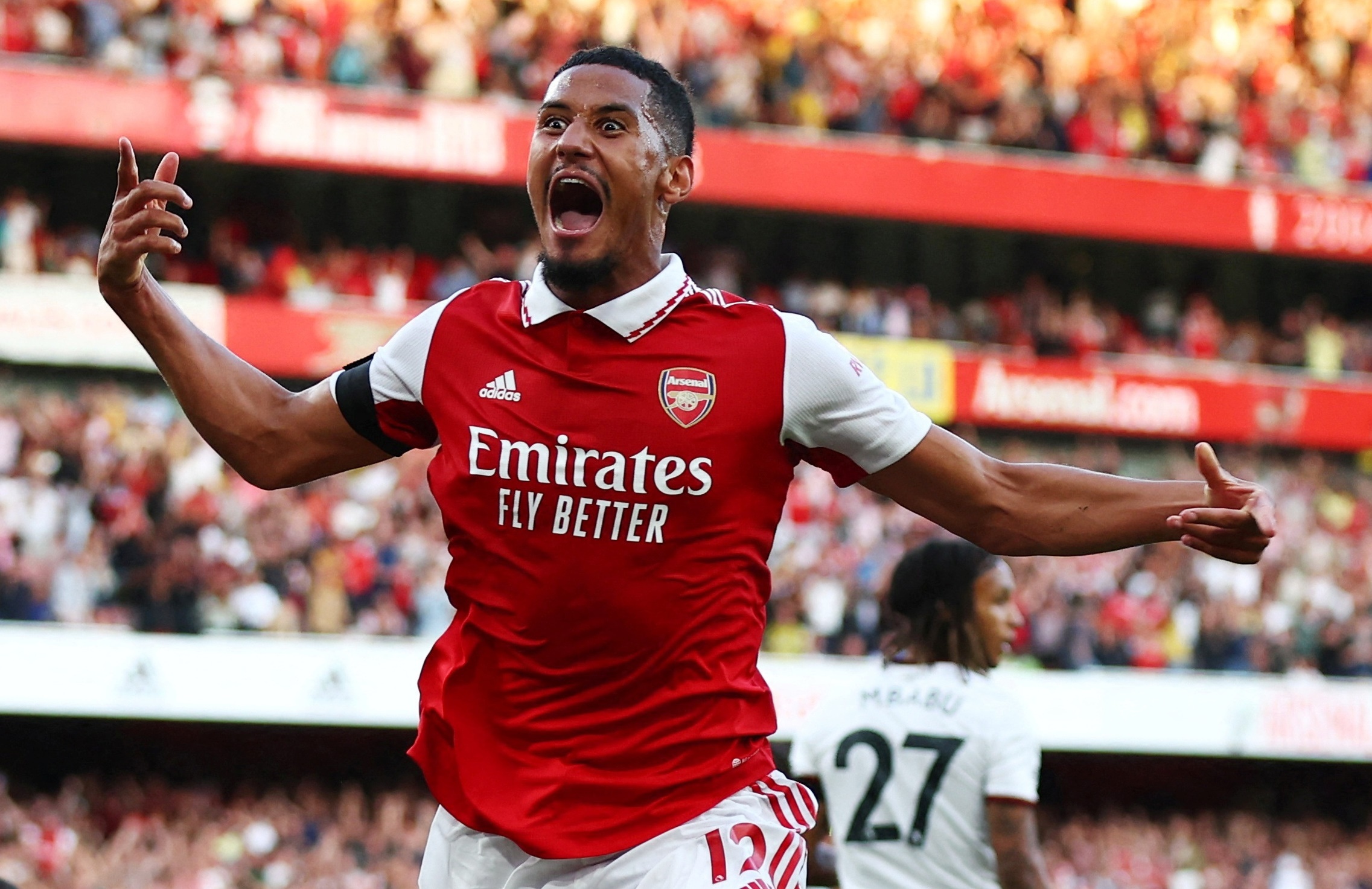 Arsenal thang tran thu 4 tai Premier League hinh anh