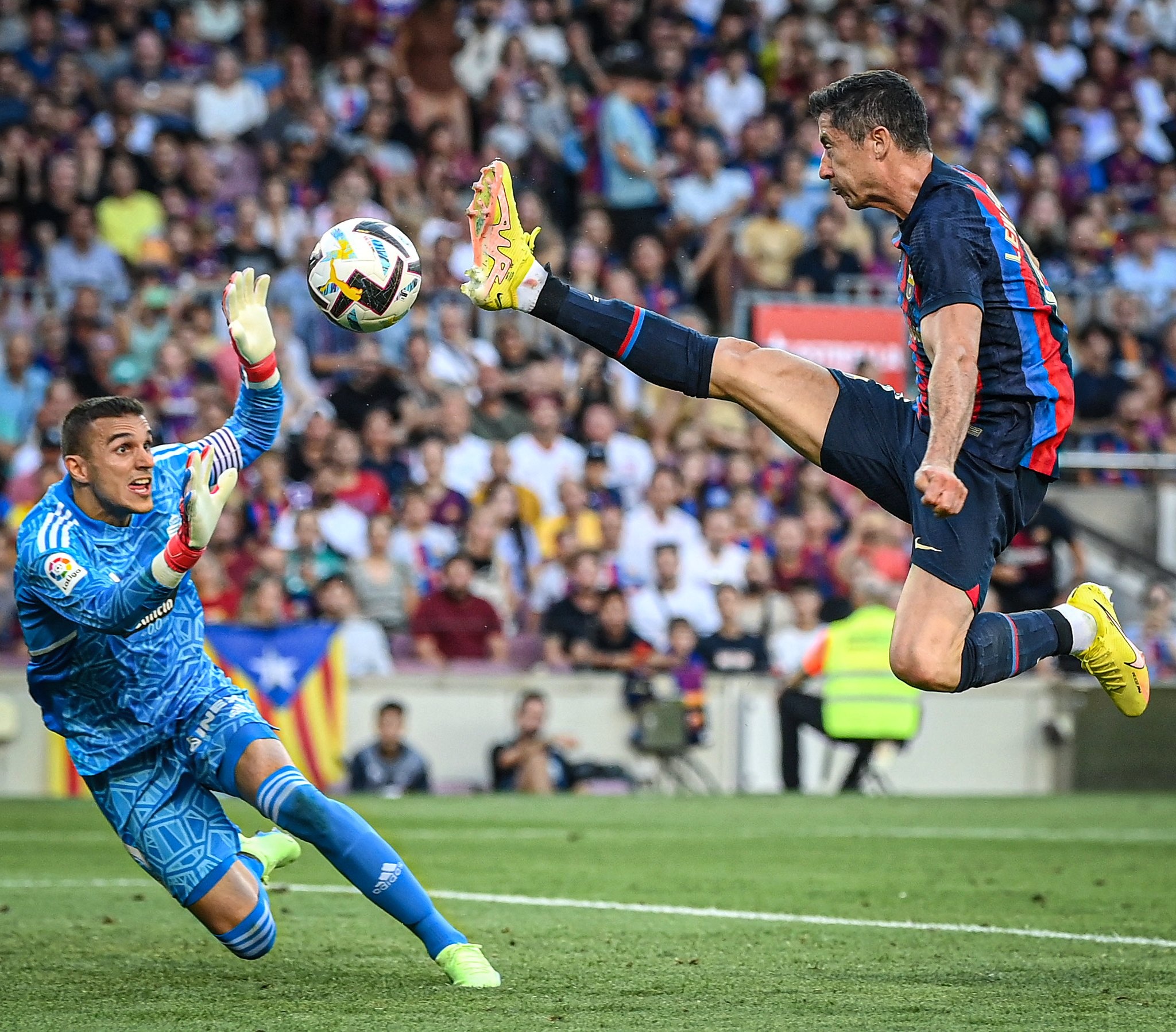 Barca thang Valladolid anh 3