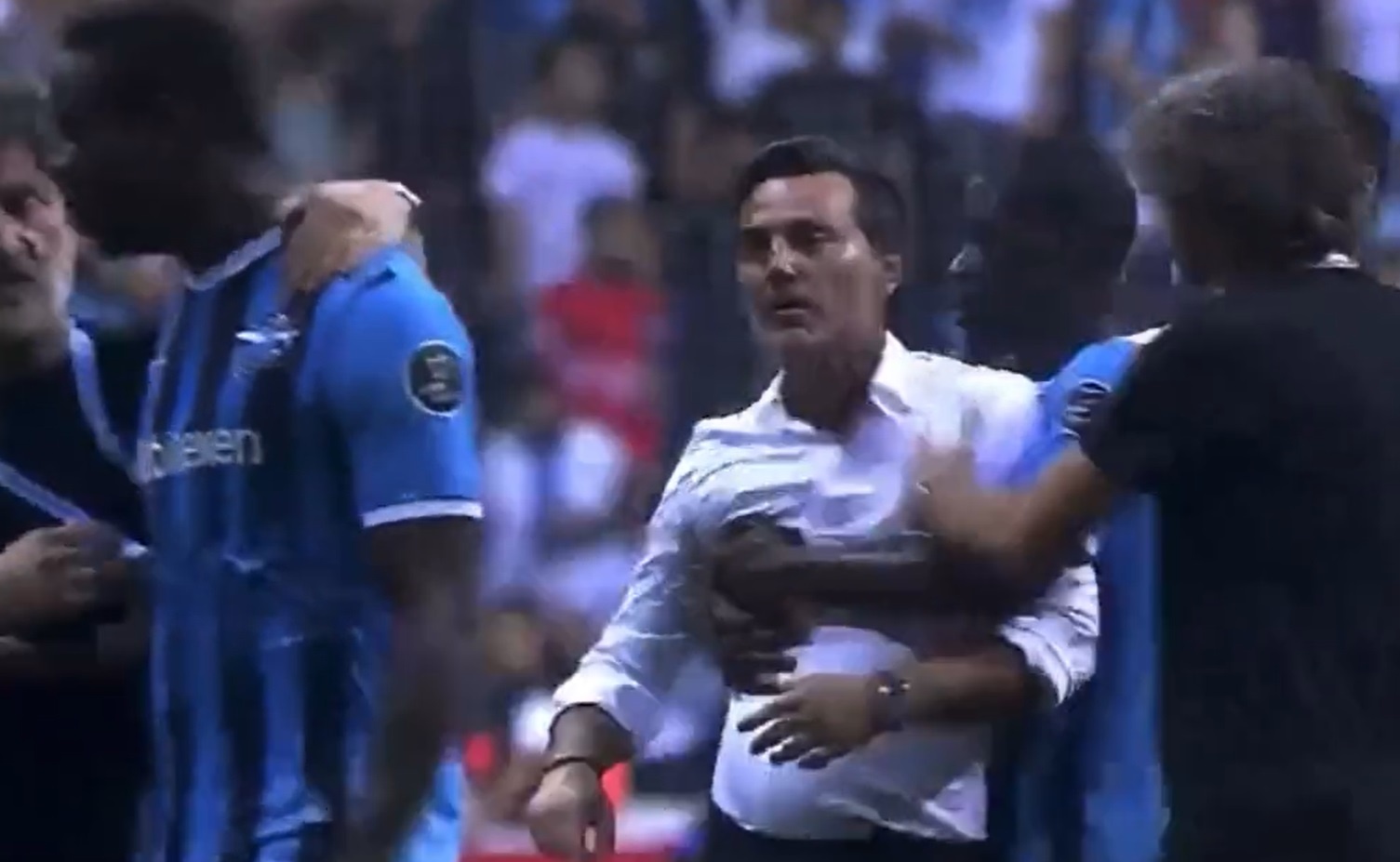 HLV danh Balotelli anh 1