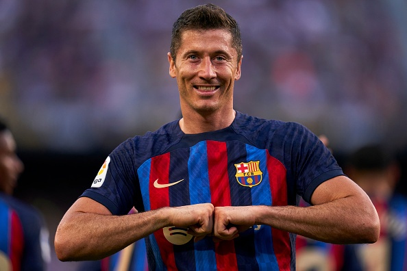 Barca nhan chim doi bong cua Chu tich Ronaldo hinh anh