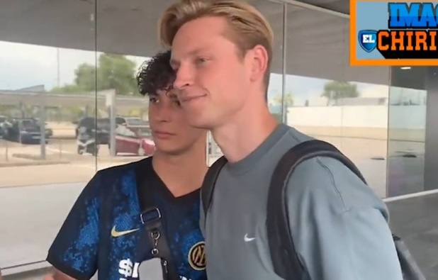 Frenkie De Jong den Anh du dam cuoi cau thu MU hinh anh