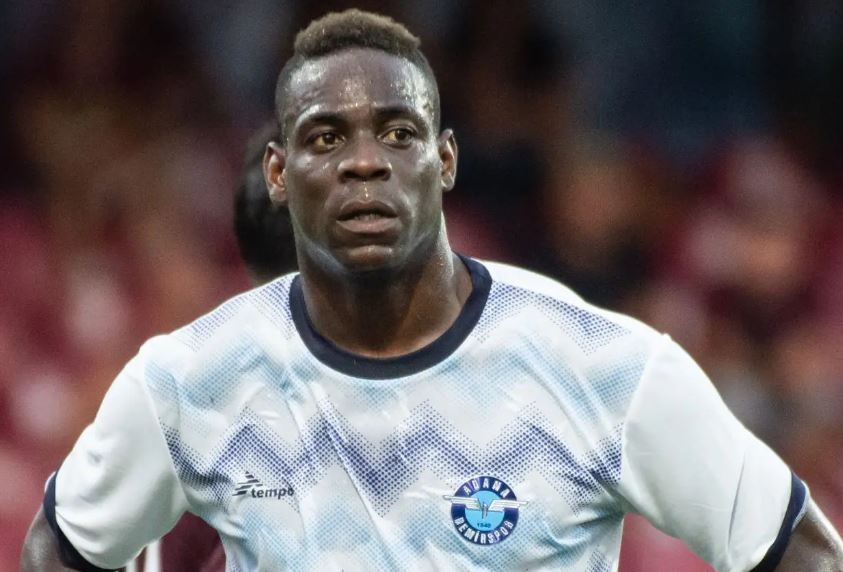 Balotelli roi Adana Demirspor sau vu gay go voi HLV hinh anh