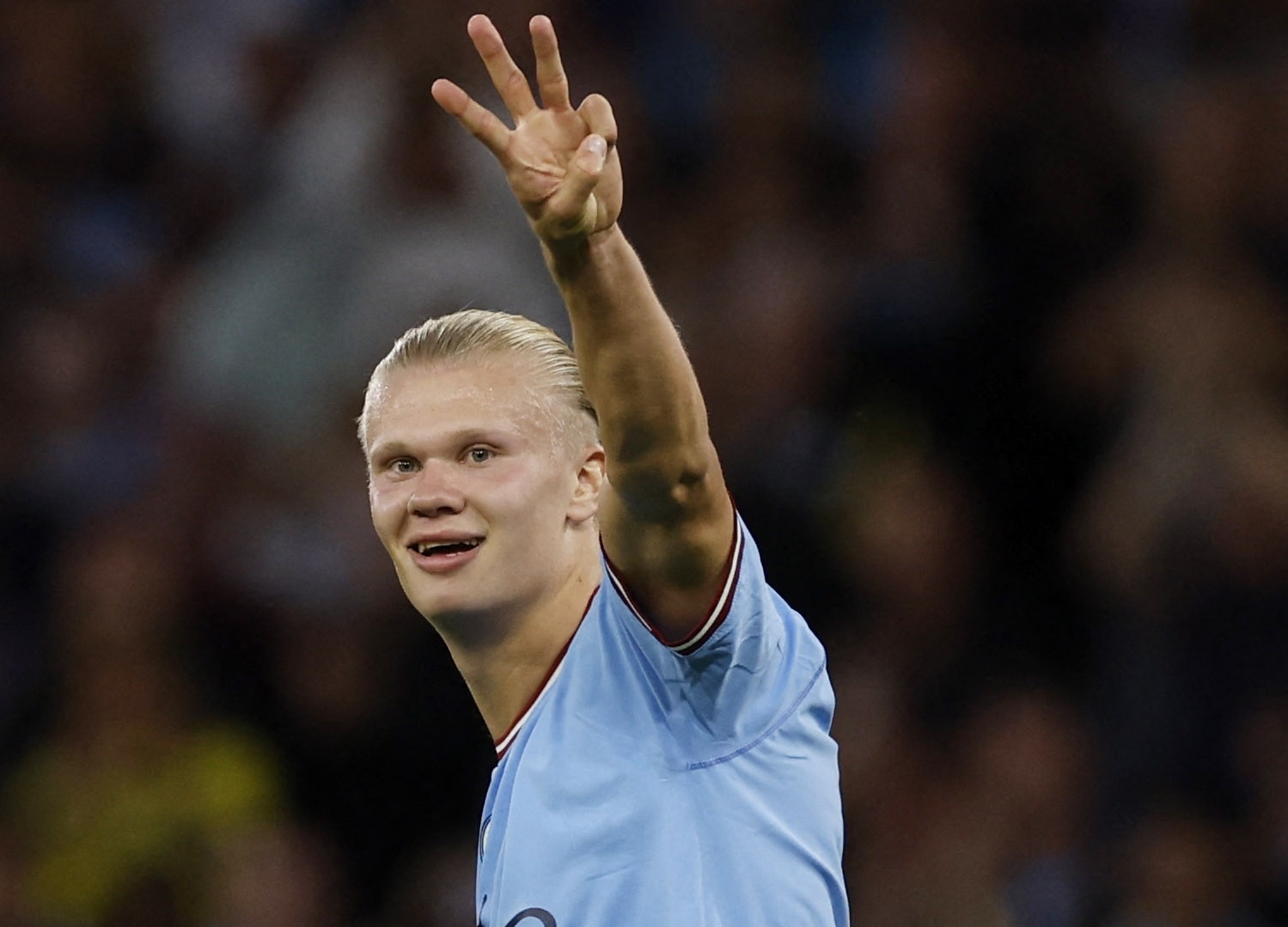 Haaland pha 2 ky luc tai Premier League hinh anh