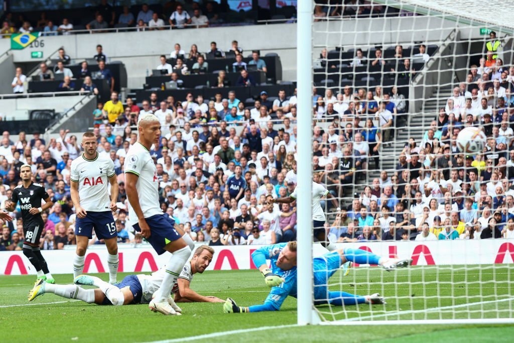 Tottenham dau Fulham anh 1