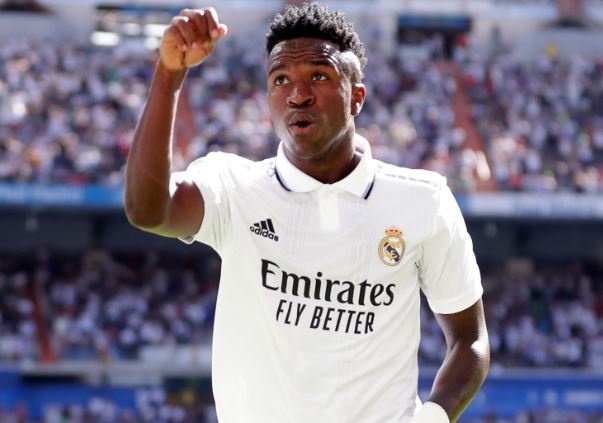 Hai sao tre Brazil toa sang, Real vung ngoi dau La Liga hinh anh