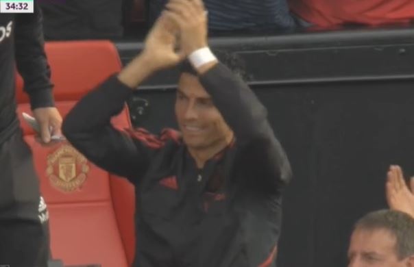 Ronaldo dung day vo tay khi Antony ghi ban hinh anh