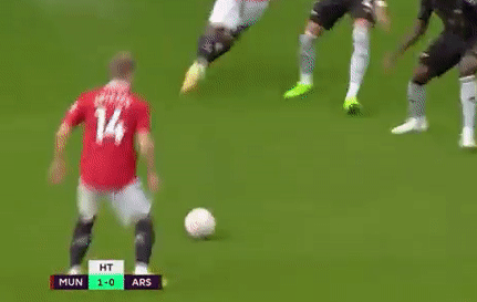 Tranh cai quanh ban thang bi tu choi cua Arsenal truoc MU hinh anh