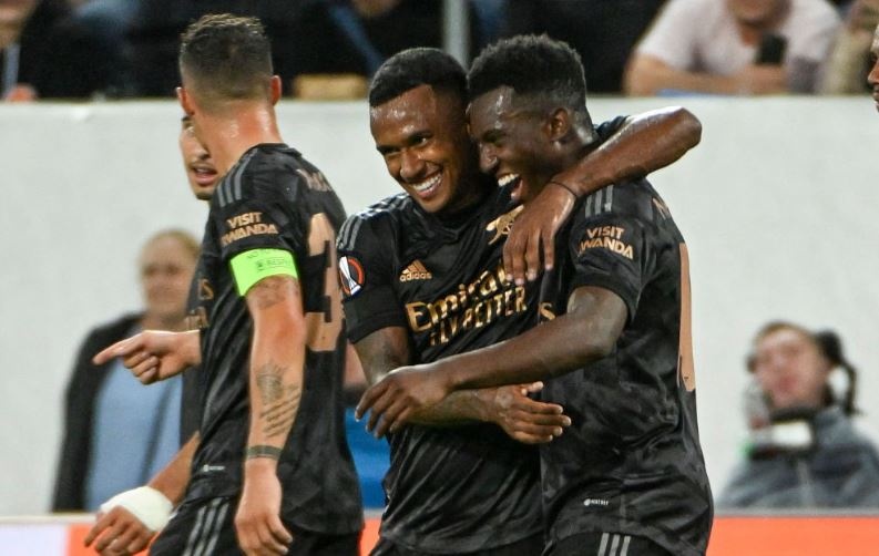 Sao tre Arsenal xuc dong sau khi ghi ban o Europa League hinh anh