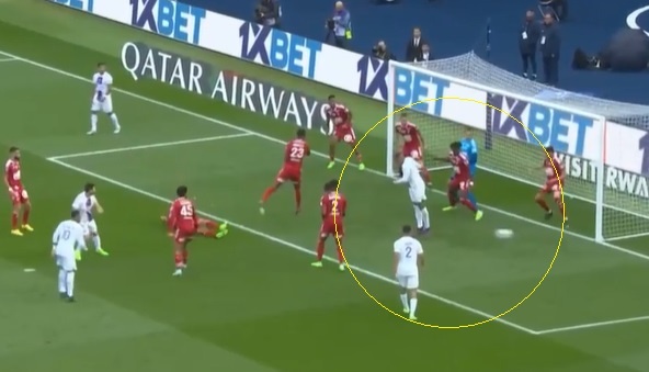 Mbappe chan Messi anh 1