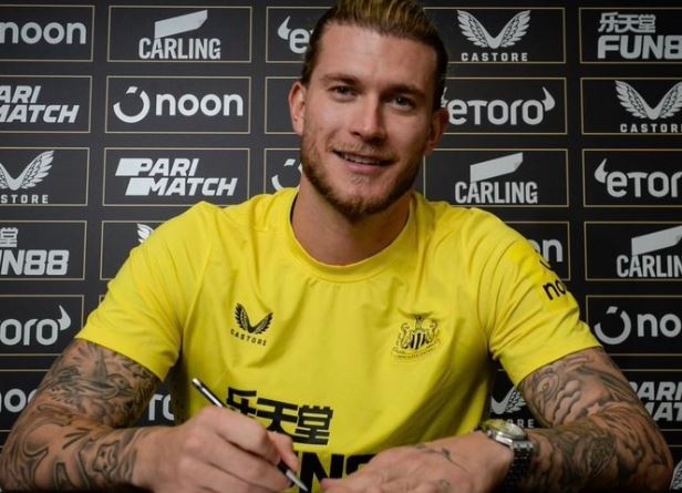 Newcastle chieu mo Loris Karius hinh anh