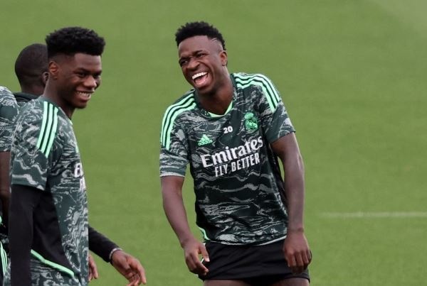 Phan ung cua sao Real sau tran Barca thua Bayern hinh anh