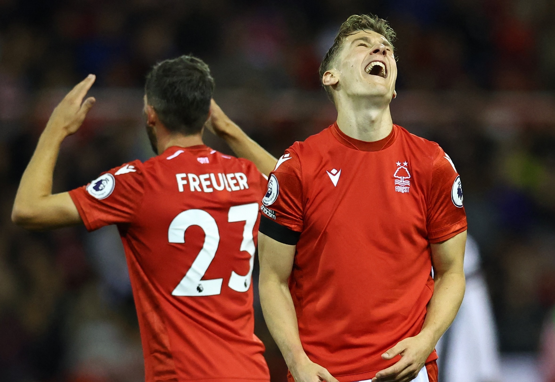 Tan binh Premier League thua 4 tran lien tiep hinh anh