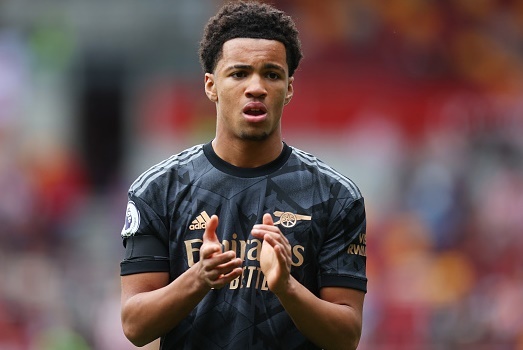 Cau thu 15 tuoi di vao lich su Premier League hinh anh