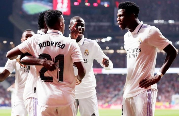 CDV Atletico Madrid noi gian khi Vinicius nhay mua hinh anh