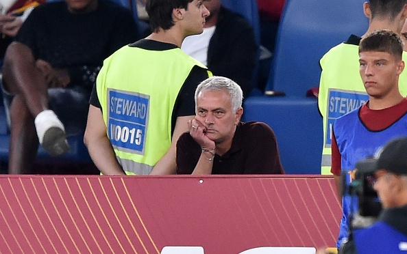 Mourinho nhan the do anh 3