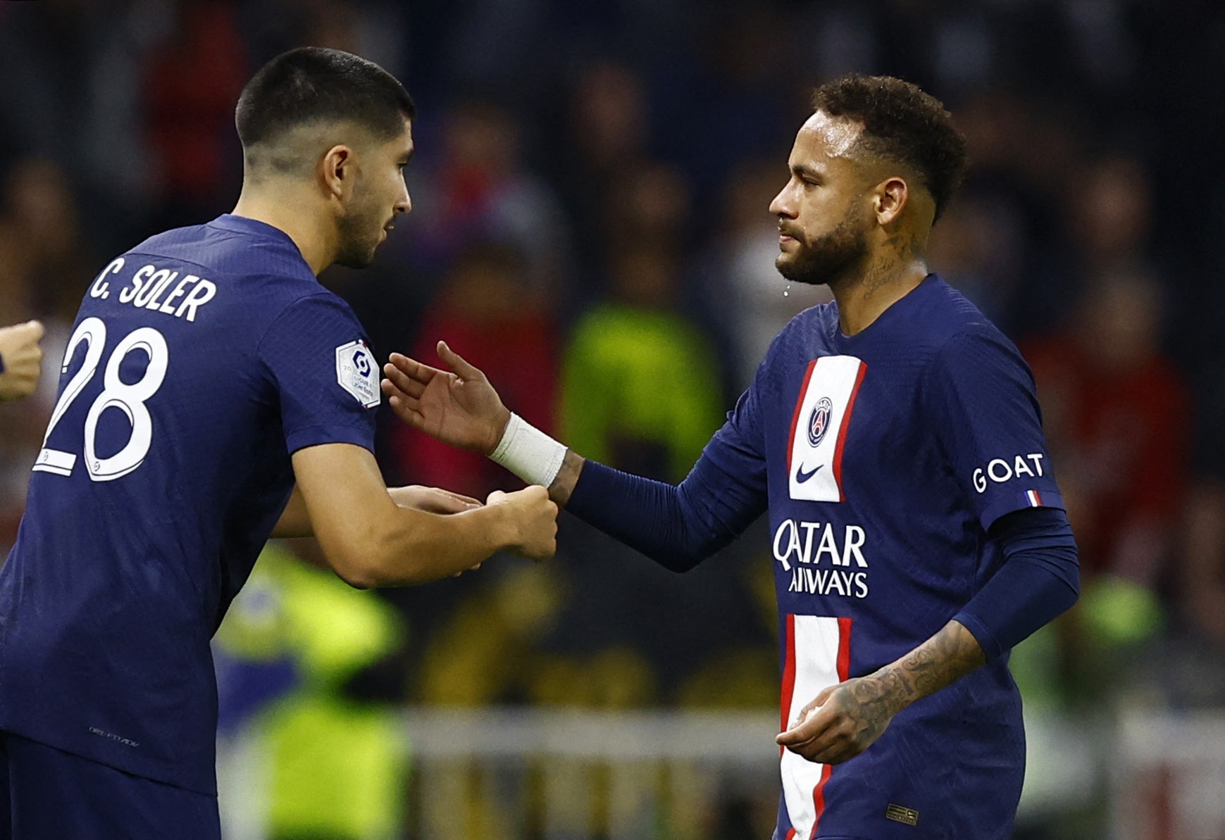 Neymar tuc gian khi bi thay ra hinh anh