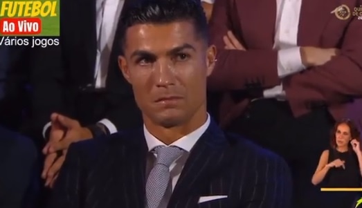 Ronaldo gap su co tren truyen hinh Bo Dao Nha hinh anh
