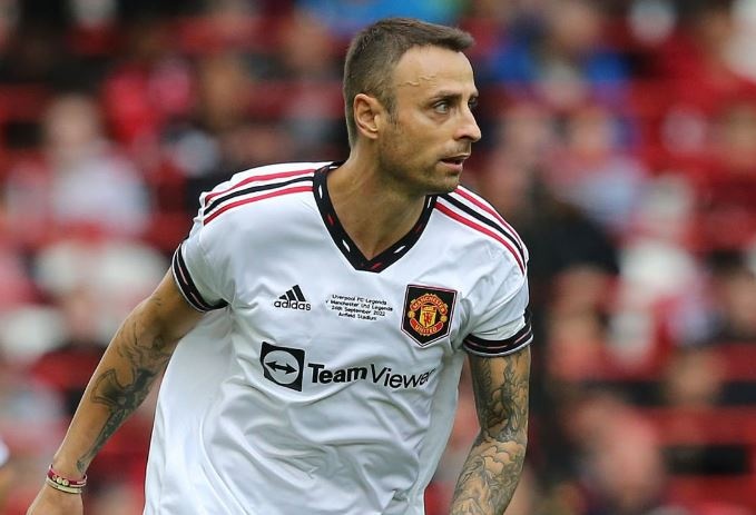 Berbatov ghi ban trong ngay tro lai khoac ao Man United hinh anh