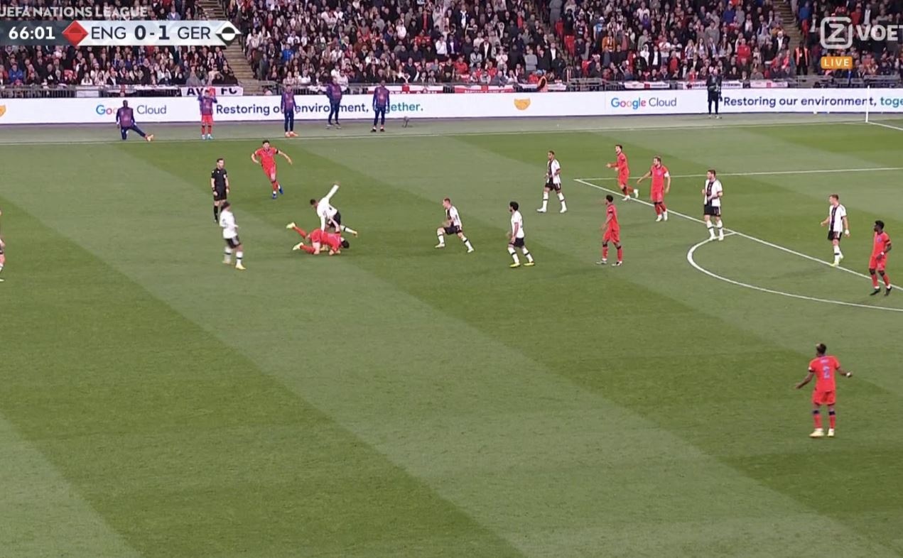 Maguire mat bong anh 1