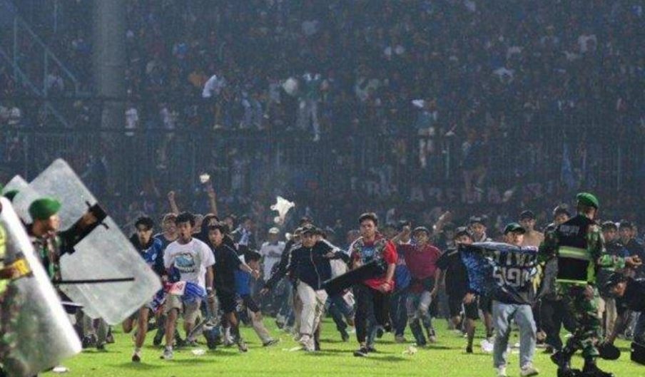 Nguyen nhan vu bao loan khien 129 CDV Indonesia thiet mang hinh anh