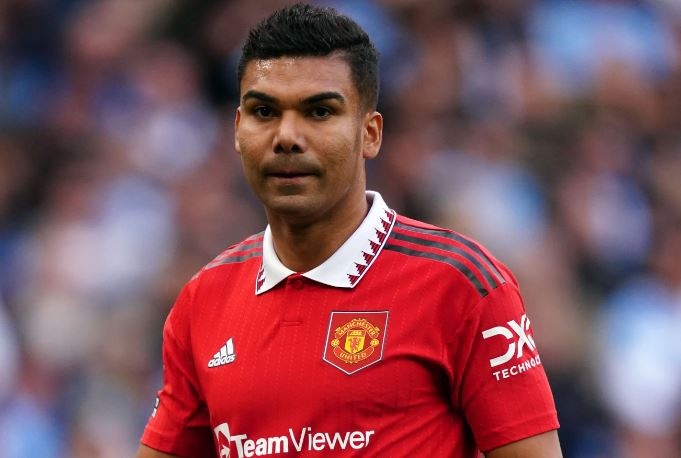 Grealish khien Casemiro be mat o derby Manchester hinh anh