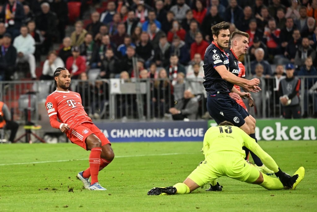 Bayern thang Plzen anh 3