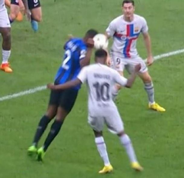 Barca thua Inter anh 4