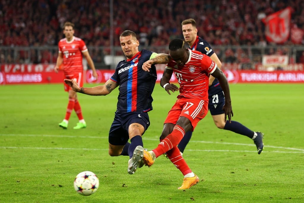 Bayern thang Plzen anh 4