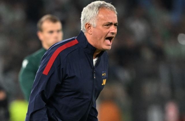 Roma thua nguoc Betis o phut 88 hinh anh