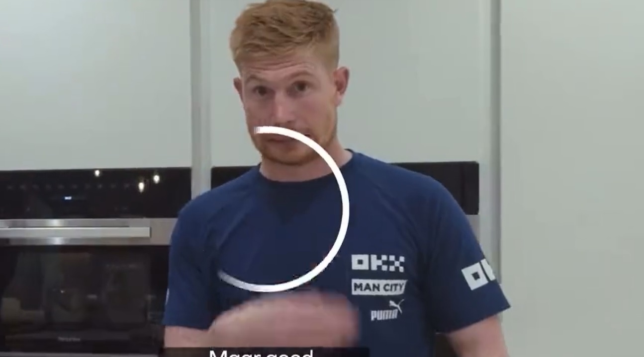 De Bruyne nhan ao MU anh 1