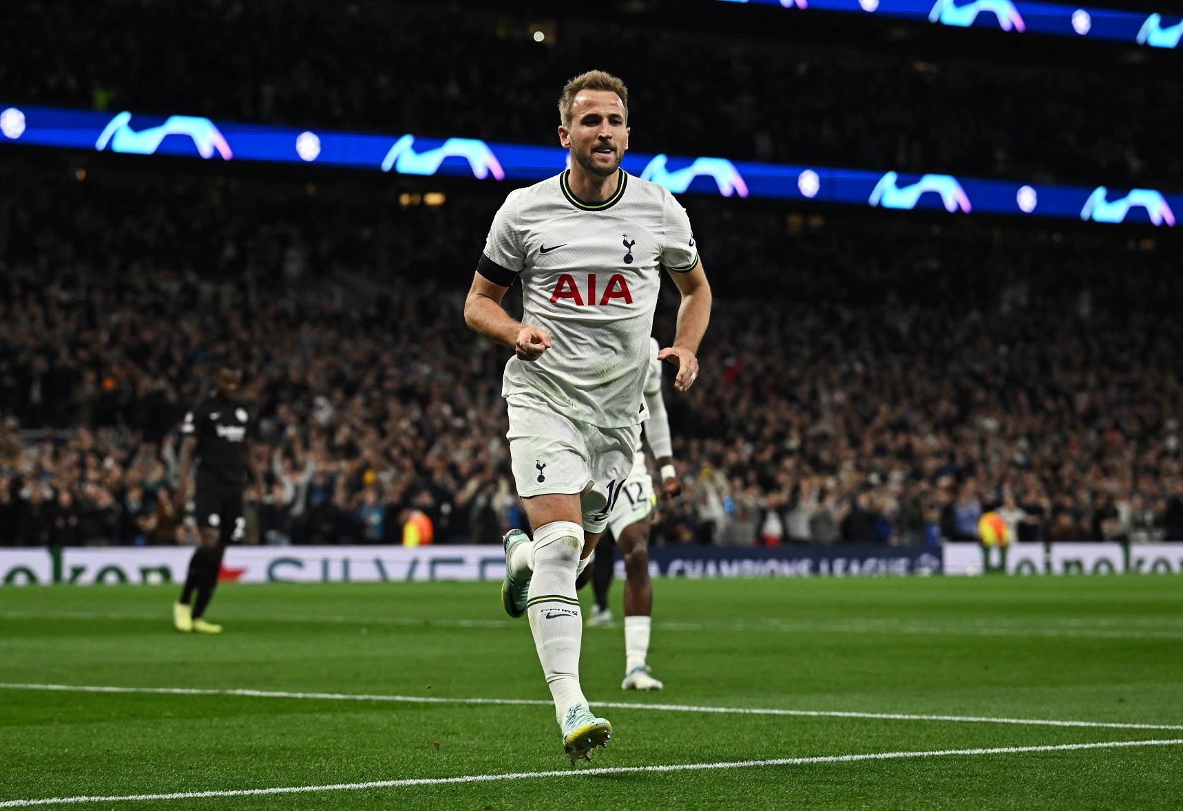 Tottenham dau Frankfurt anh 3
