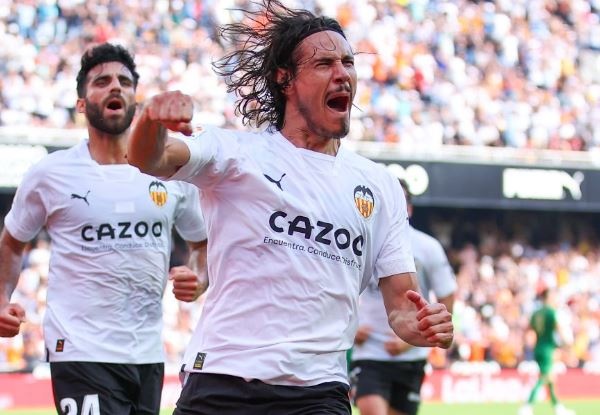 Cavani gay an tuong o tuoi 35 hinh anh