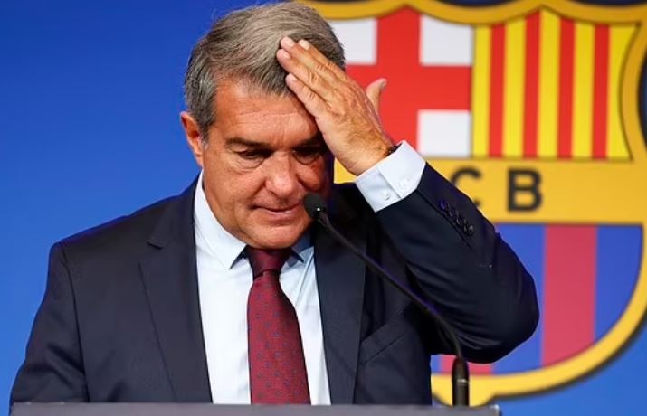 Chu tich Barca noi gian sau tran thua Real hinh anh