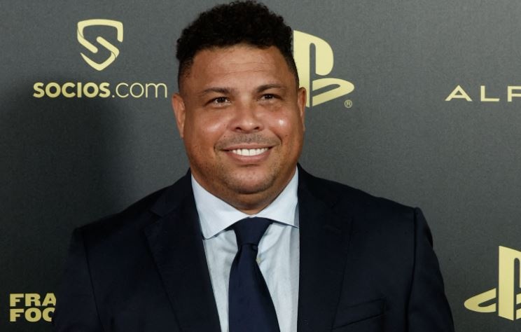 Dan khach VIP thap sang tham do gala Qua bong vang hinh anh