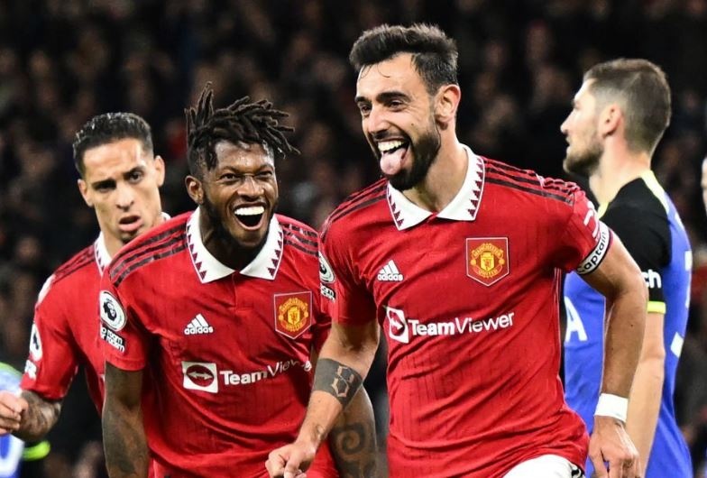 Man United thang Tottenham 2-0 hinh anh