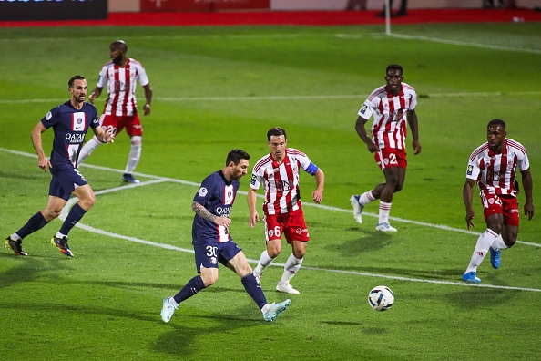 Messi duoc ho tong anh 5