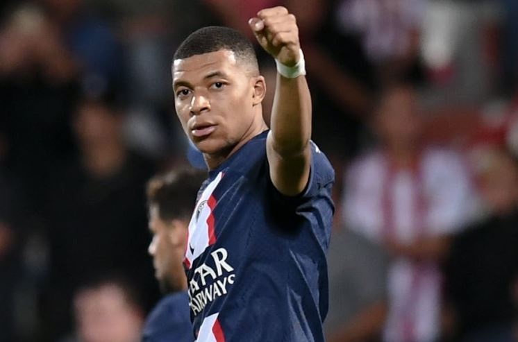 Mbappe toa sang trong ngay Neymar vang mat hinh anh