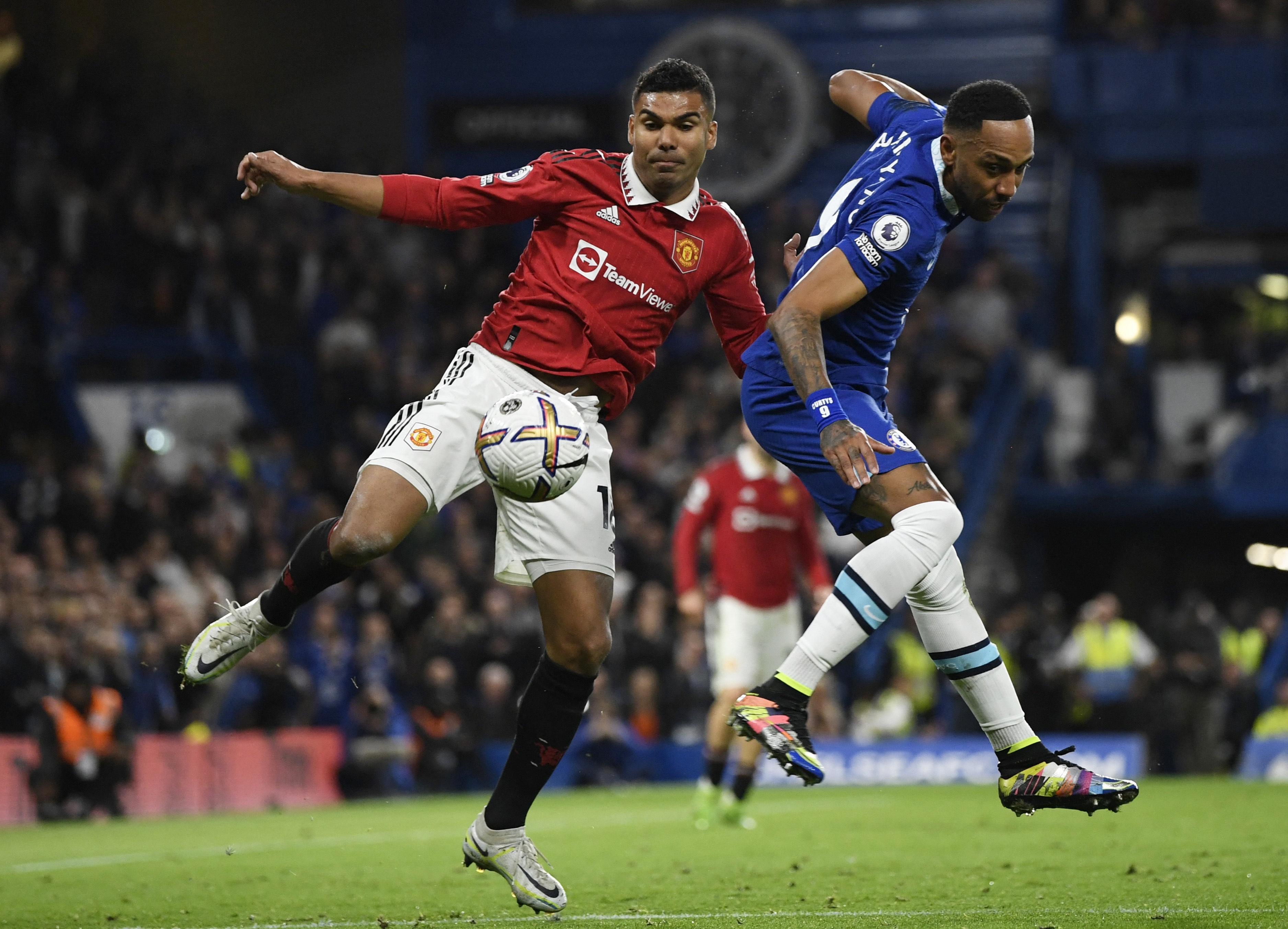 Casemiro giai cuu MU o phut 90+4 hinh anh