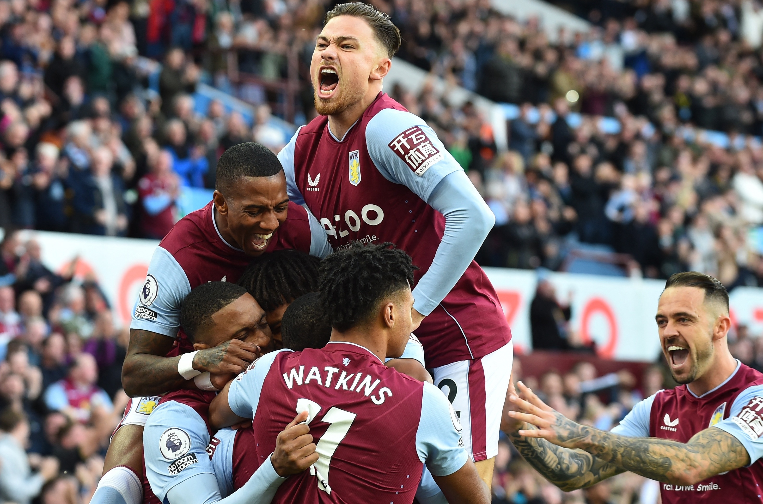 HLV sinh nam 1985 giup Aston Villa thang 4-0 hinh anh