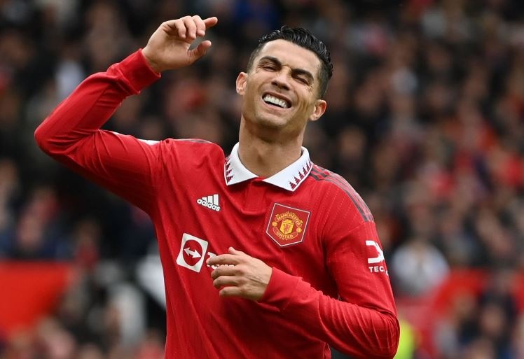 Cau thu MU ung ho Ten Hag xu ly Ronaldo hinh anh