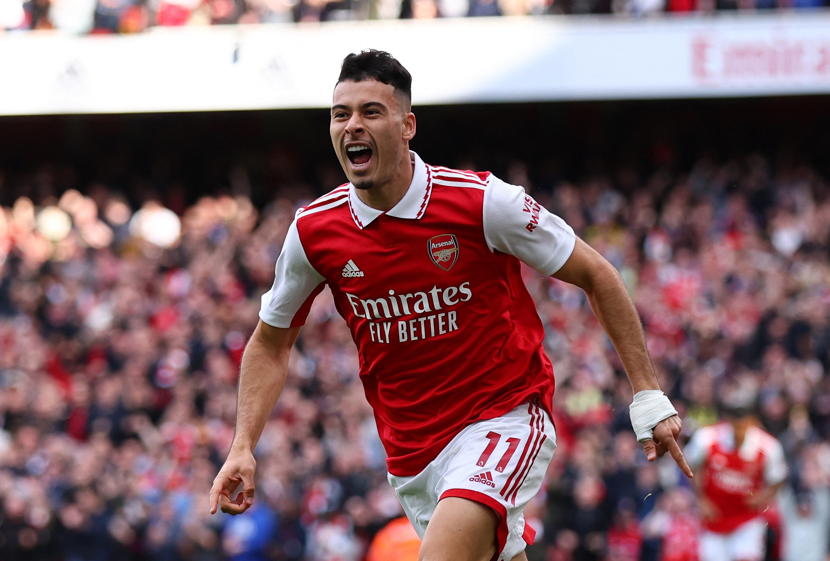 Arsenal tro lai ngoi dau sau tran thang 5-0 hinh anh