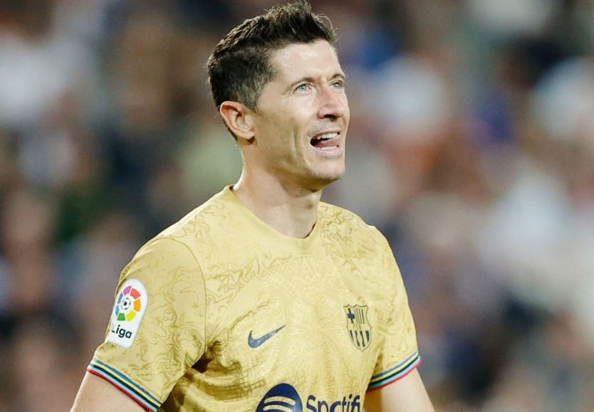 Lewandowski giup Barca bang diem Real hinh anh