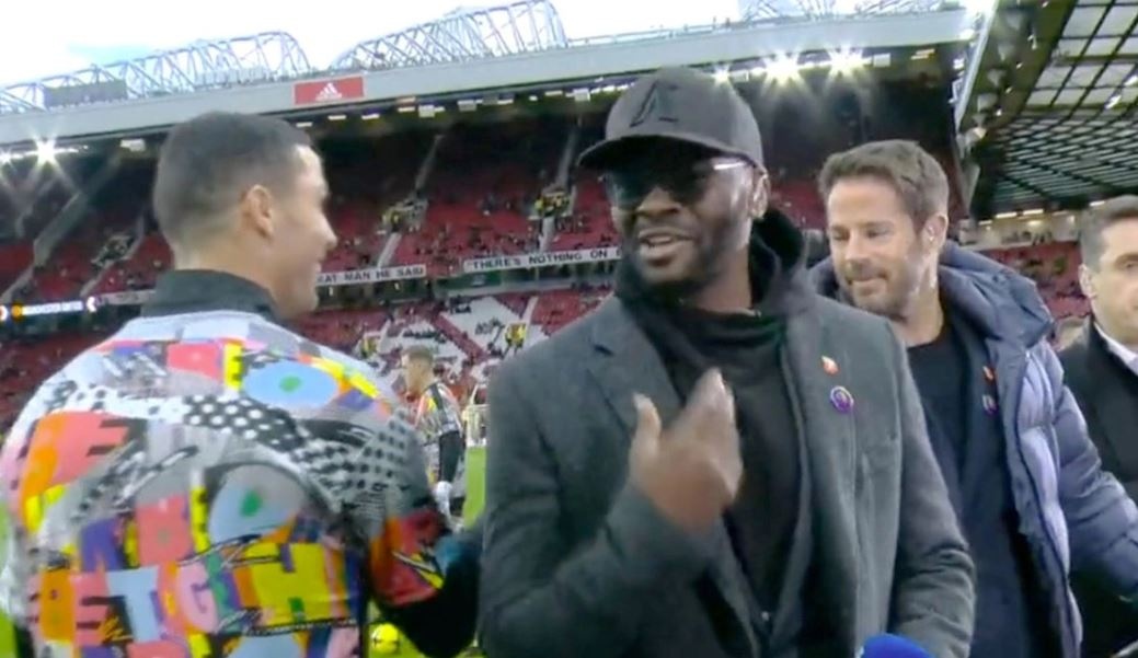 Ronaldo lam ngo Neville anh 1