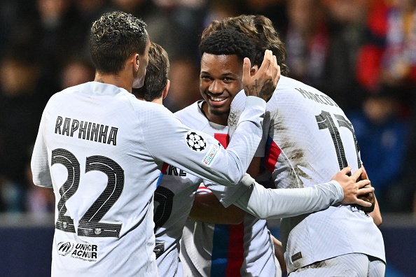 Barca chia tay Champions League bang tran thang 4-2 hinh anh