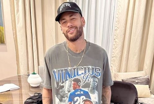 Neymar bi chi trich vi mac ao in hinh ngoi sao Real Madrid hinh anh